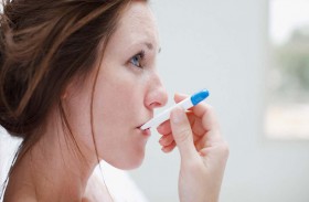 طبيب يكشف أفضل درجة حرارة للتغلب على المرض