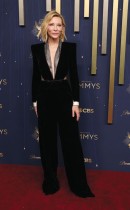 الممثلة الأسترالية كيت بلانشيت لدى وصولها إلى حفل توزيع جوائز إيمي برايم تايم السابع والسبعين في مسرح بيكوك بمسرح إل إيه لايف في لوس أنجلوس. ا ف ب 