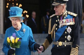 الأمير فيليب يسلم «منصبه العسكري»