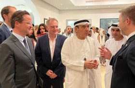 زكي نسيبة يفتتح معرضاً فنياً بمقر الرابطة الثقافية الفرنسية في أبوظبي