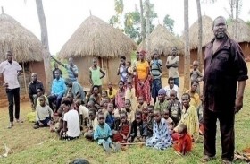 ينجب 102 طفلاً من 12 زوجة