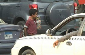 صورة تتسبب باتهام جدة بخطف حفيدتها للتسول بها