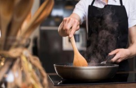 طباخ في منزلك.. خدمة تكسر «عزل كورونا»