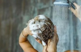 تمتنع عن غسل شعر طفلتها منذ 16 شهراً