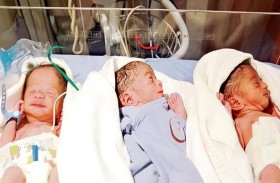 تلد ثلاثة توائم بعد عقم دام 6 سنوات