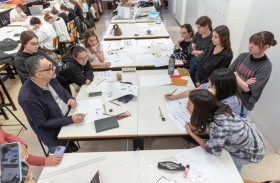 خولة للفن والثقافة تستعرض فنون الخط العربي في جامعة نافارا بإسبانيا