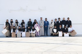 طلبة استديو الصناع يزورون متحف اللوفر بأبوظبي 