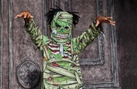 شركة تصمم أزياء صديقة للبيئة للهالووين