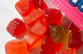 تحذير من حلوى تهدد بالسرطان