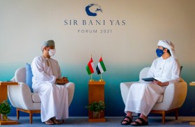 عبدالله بن زايد يستقبل وزير خارجية سلطنة عمان