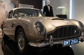 مقتنيات أفلام جيمس بوند في مزاد 