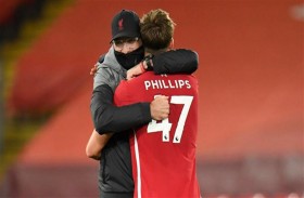 كلوب يصف المدافع فيليبس «بالوَحش»