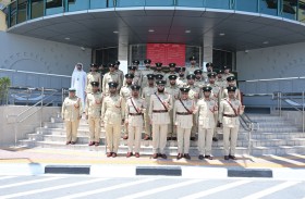 اللواء المنصوري يتفقد سير العمل في مركز جبل علي