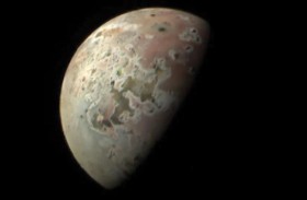 صور فضائية لأكثر جرم سماوي بركاني في النظام الشمسي