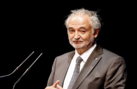 نسير على رؤوسنا...!