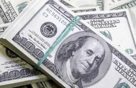 الدولار يتماسك أمام اليورو والين مع تزايد الضغوط التجارية الأمريكية 