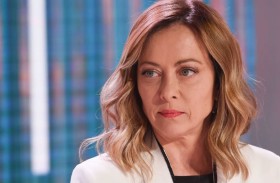 ميلوني تثير الجدل برد فعل غريب على حديث المستشار الألماني