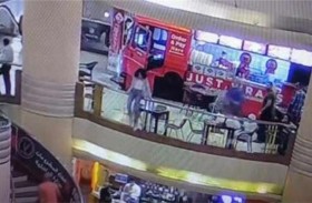 تنتحر من أعلى طابق في المول