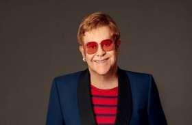 إلتون جون يخرج من المستشفى بعد سقوطه أرضاً