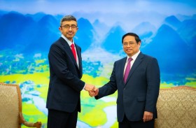 عبدالله بن زايد و رئيس وزراء فيتنام يبحثان تعزيز التعاون الثنائي بين البلدين