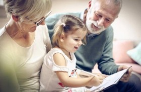 إجازة مدفوعة الأجر للأجداد لرعاية أحفادهم