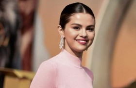 سيلينا غوميز تبرز جمال ملامحها ورشاقتها