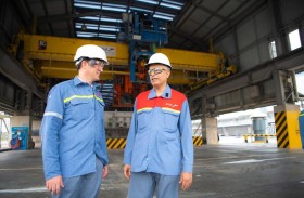 الإمارات العالمية للألمنيوم تستخدم رافعات آلية متعددة الوظائف في جبل علي