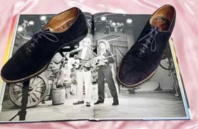 بيع حذاء إلفيس بريسلي بمبلغ ضخم 