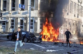 تقرير: ترامب يفرض «حصاراً مزدوجاً» على زيلينسكي