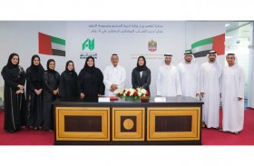 حصة بوحميد وخلف الحبتور يوقعان مذكرة تفاهم بشأن دعم الشباب المواطنين المقبلين على الزواج بالأعراس الجماعية