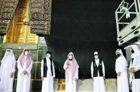 رفع كسوة الكعبة استعدادا لموسم الحج