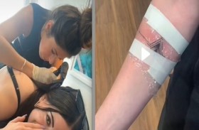 تحصل على الشهرة بسبب وشم مزدوج مع شريكها 