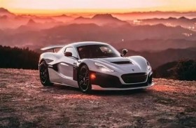 طرح أسرع سيارة كهربائية في العالم بسعر خيالي