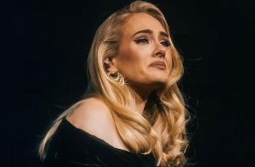 أديل تنهار جراء نوبة عرق النسا