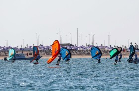 نجاح تنظيمي لأول سباق تنافسي لألواح أجنحة التزحلق