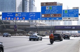 تقنين قيادة دراجات التوصيل على المسارات السريعة في شوارع دبي