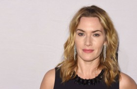 كايت وينسلت تتبرع لأم لديها طفلة على أجهزة الإنعاش