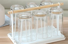 لهذا السبب تجنبي تخزين الأكواب الزجاجية رأساً على عقب