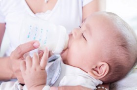 هل يوضع فيتامين (د) مع حليب الأطفال ؟!