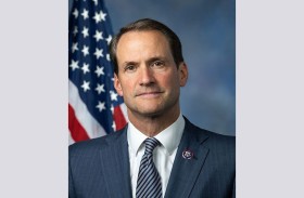 ديمقراطيون يطرحون مشروع قرار لضبط استخدام ترامب للقوة العسكرية