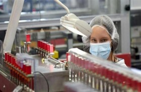 ألوان الماكياج تتحدى الكمامات 