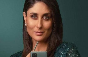 كارينا كابور تعايد مصفف شعرها بصورة