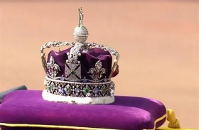 مرصع بـ3000 ماسة.. التاج الموضوع على تابوت إليزابيث؟