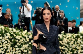 كاتي بيري تكشف حقيقة الصور المزيفة 