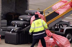 «شال» يسبب إعاقة دائمة لعاملة في مطار هيثرو