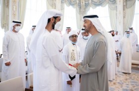 رئيس الدولة يستقبل عالم الفيزياء الإماراتي أحمد المهيري والطالب خميس الجنيبي الفائز بأولمبياد الرياضيات العالمية في شرم الشيخ