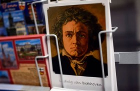 بعد 200 عام.. خصلات شعر بيتهوفن تكشف سبب وفاته