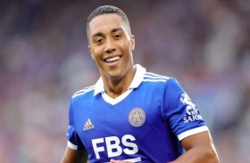 أستون فيلا يضم تيليمانس من ليستر سيتي