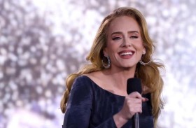 أديل تواجه أزمة مع زعماء «السيانتولوجيا»