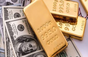الذهب يهبط مع تعافي الدولار وسط ترقب لبيانات وظائف أمريكية 